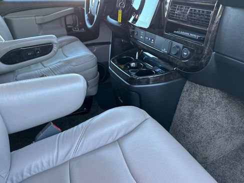 Used 2023 Chevrolet Express 2500 image 19