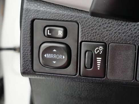 Used 2018 Toyota Corolla LE image 21