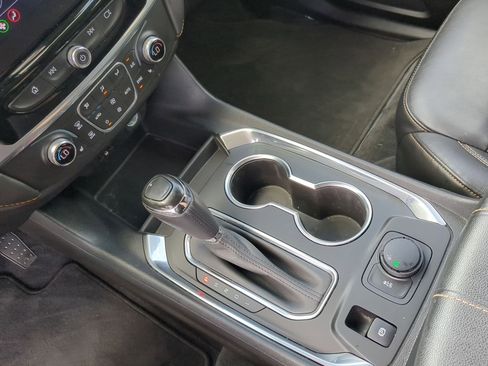 Used 2020 Chevrolet Traverse LT image 18