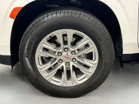 Used 2024 GMC Yukon SLT w/ SLT Luxury Package RWD image 30