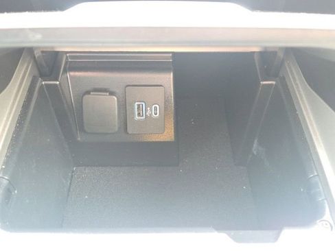 Used 2023 Ford Explorer XLT w/ Equipment Group 202A image 34