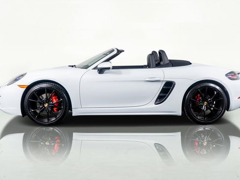 Used 2022 Porsche 718 Boxster S image 17