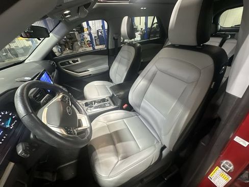 Certified 2021 Ford Explorer XLT w/ Equipment Group 202A AWD/4WD image 17