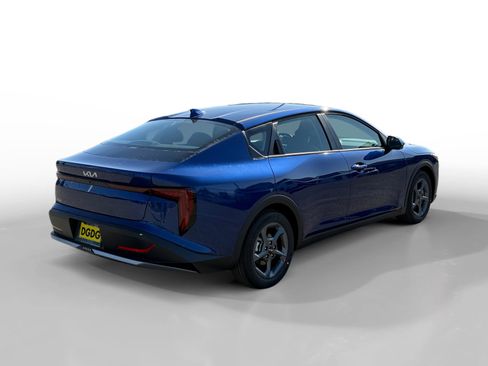 New 2025 Kia K4 LXS image 5