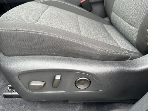 Used 2025 GMC Acadia Elevation image 13