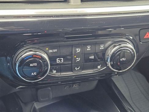 Used 2025 Chevrolet Trax RS w/ Sunroof Package image 23