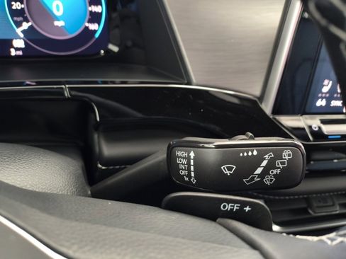 New 2025 Volkswagen Atlas Cross Sport SE image 37