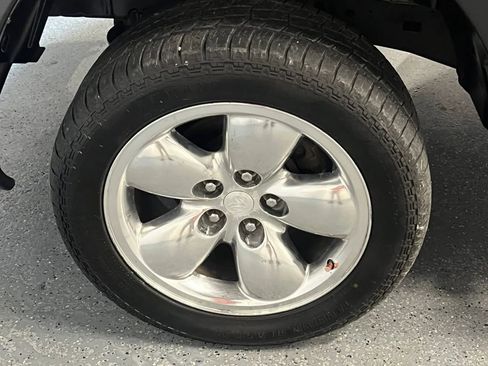 Used 2016 RAM 1500 Express AWD/4WD image 9