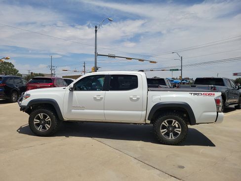 Used 2022 Toyota Tacoma TRD Off-Road w/ Technology Package AWD/4WD image 4