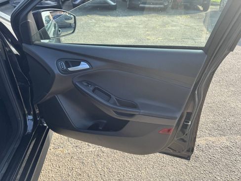 Used 2015 Ford Focus SE w/ SE Sport Package FWD image 14