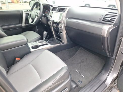 Used 2022 Toyota 4Runner SR5 Premium image 34