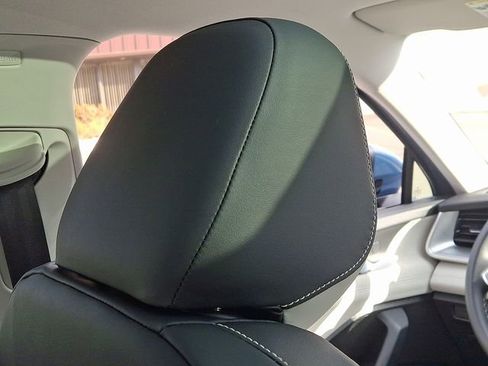 Certified 2025 Volkswagen Tiguan SE w/ Panoramic Sunroof Package image 13