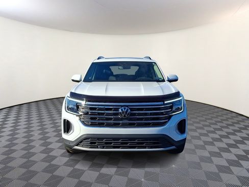 Used 2025 Volkswagen Atlas SE image 2