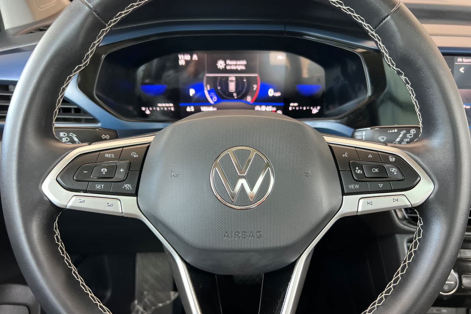 Used 2024 Volkswagen Taos SE w/ Panoramic Sunroof Package AWD/4WD image 25