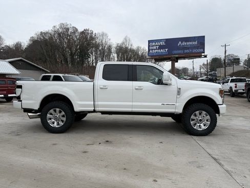Used 2022 Ford F250 Lariat w/ Lariat Value Package image 3
