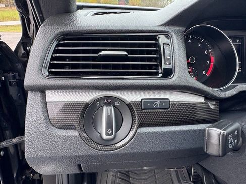 Used 2018 Volkswagen Passat 3.6 image 11