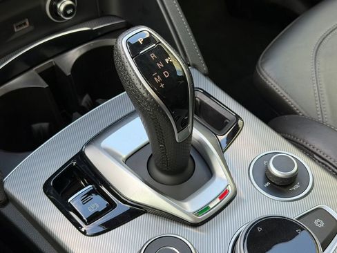 Used 2023 Alfa Romeo Stelvio Veloce image 21