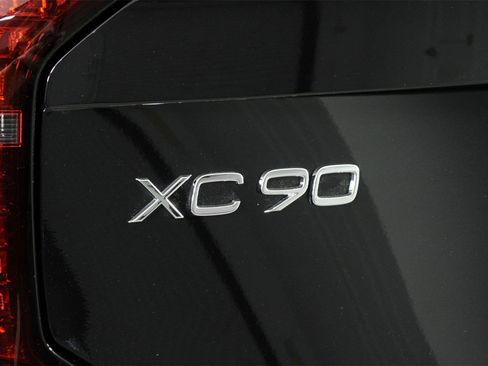 Certified 2025 Volvo XC90 B5 Core w/ Protection Package Premier image 19