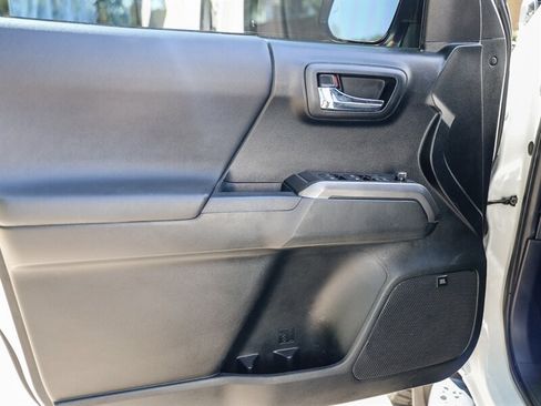 Used 2017 Toyota Tacoma TRD Off-Road RWD image 26