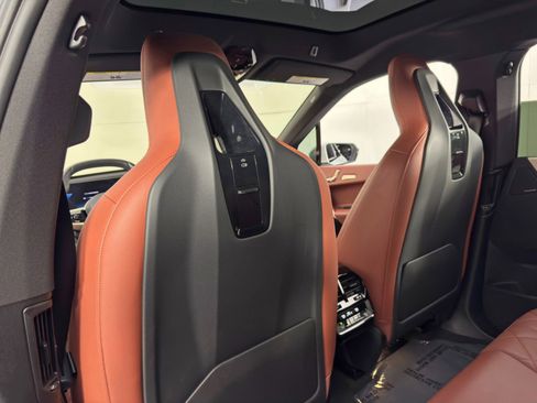 Used 2024 BMW iX xDrive50 w/ Premium Package image 40