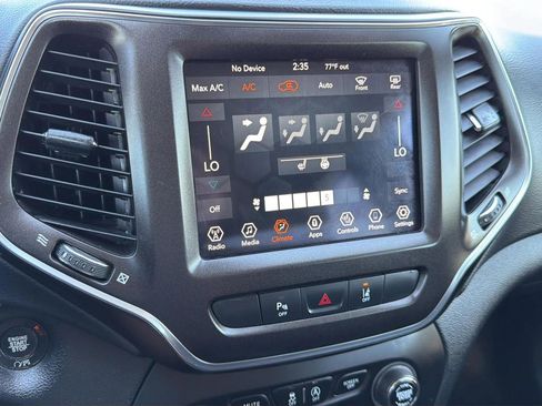 Used 2022 Jeep Cherokee Trailhawk w/ Comfort/Convenience Group AWD/4WD image 13