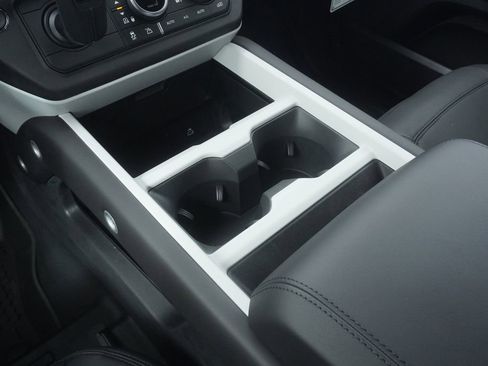 New 2026 Land Rover Defender 110 X-Dynamic SE image 14