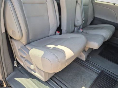 Used 2017 Toyota Sienna XLE w/ XLE Navigation Package FWD image 22