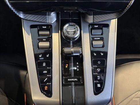 Used 2025 Aston Martin Vanquish image 15