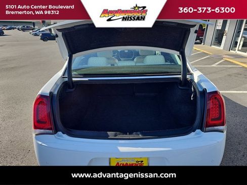 Used 2022 Chrysler 300 Touring L image 24