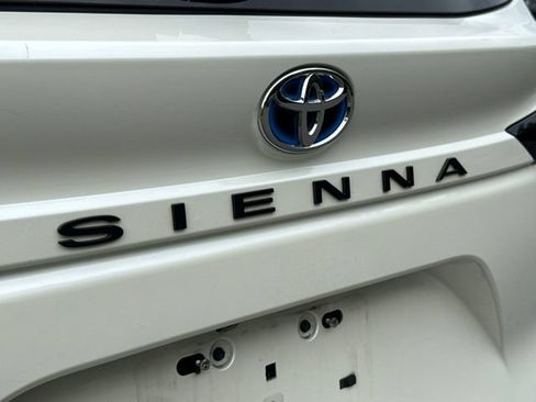 Used 2021 Toyota Sienna XLE w/ XLE Plus Package AWD/4WD image 17