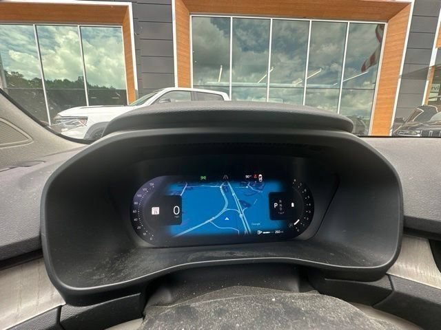 Used 2025 Volvo XC40 B5 Plus w/ Protection Package Premier AWD/4WD image 39