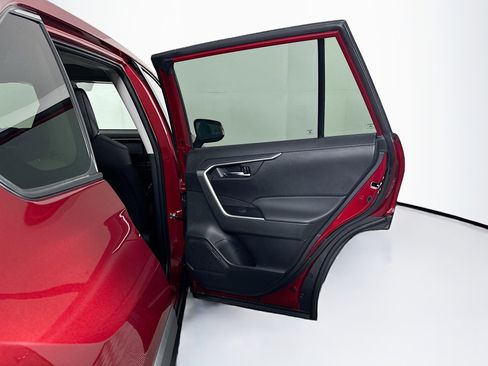 Used 2025 Toyota RAV4 XLE w/ Convenience Package image 30