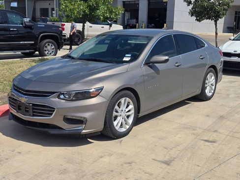 Used 2017 Chevrolet Malibu LT FWD image 3