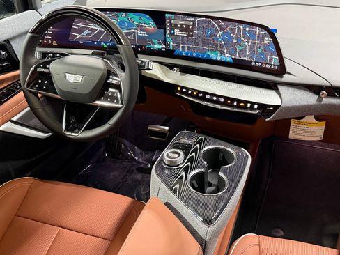 New 2025 Cadillac Optiq Luxury 2 AWD/4WD image 4