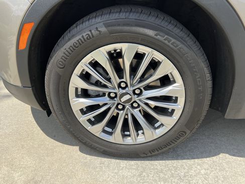 Used 2025 Cadillac XT4 Premium Luxury FWD image 13