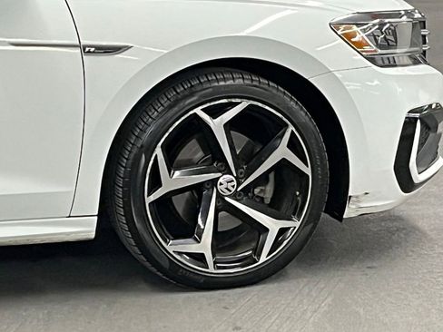 Used 2020 Volkswagen Passat 2.0T R-Line image 34