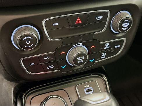 Used 2018 Jeep Compass Limited w/ Navigation Group image 24