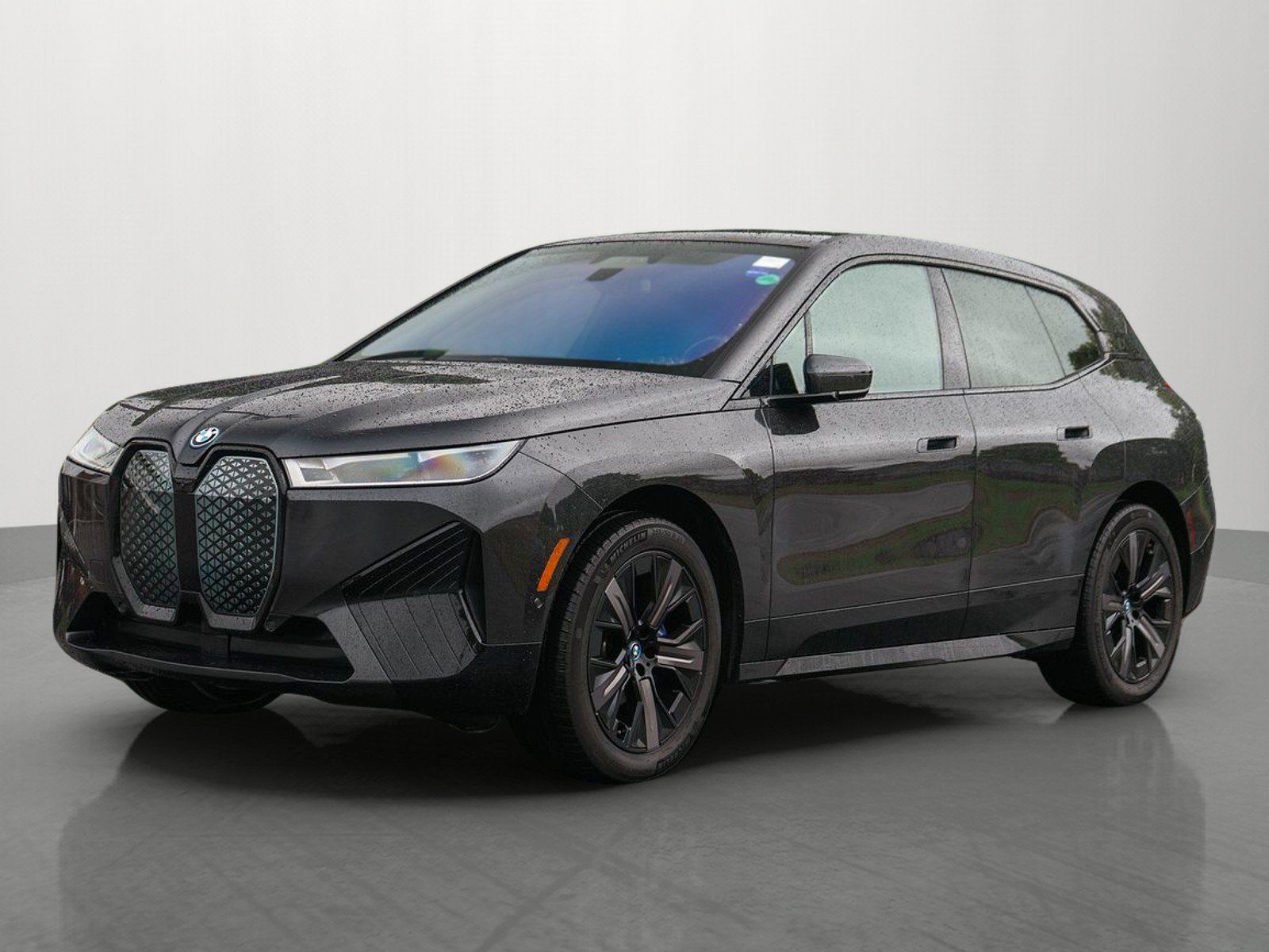 Used 2024 BMW iX xDrive50 w/ Premium Package AWD/4WD image 3