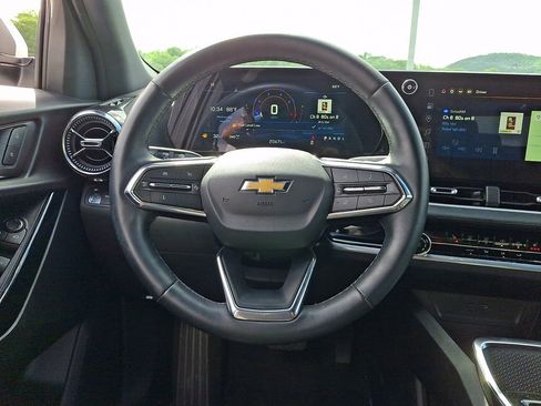 Used 2025 Chevrolet Equinox LT AWD/4WD image 19