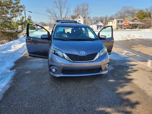 Used 2013 Toyota Sienna SE image 35