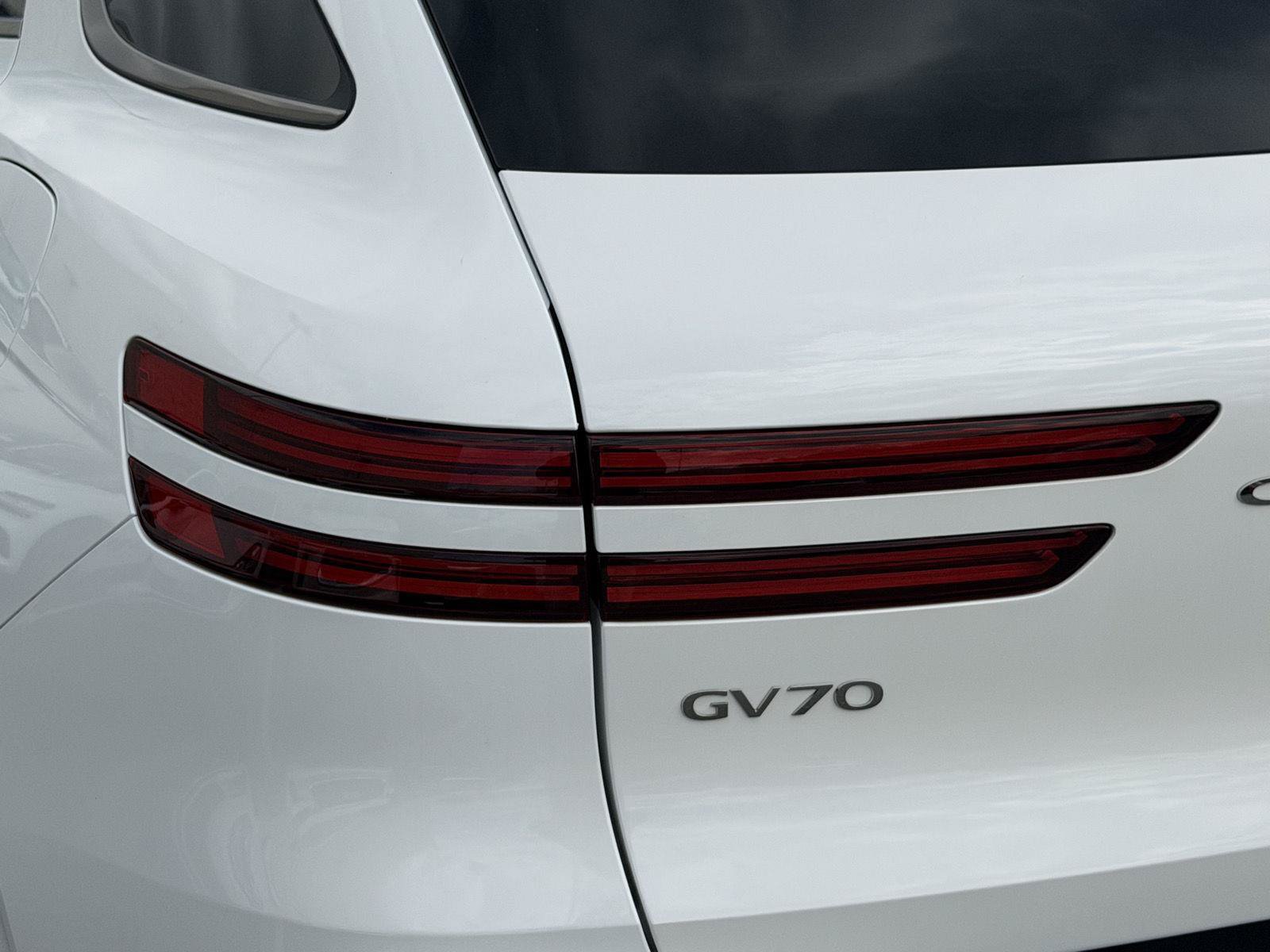 Used 2025 Genesis GV70 3.5T Sport AWD/4WD image 9
