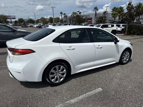 Used 2021 Toyota Corolla LE image 4
