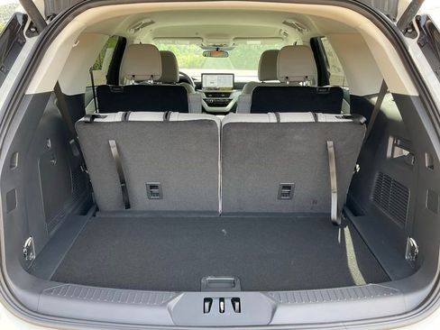 New 2026 Ford Explorer Active w/ Active Comfort Package image 16