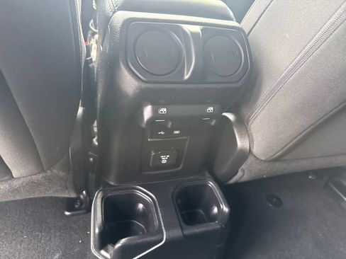 Used 2018 Jeep Wrangler Unlimited Sahara AWD/4WD image 41
