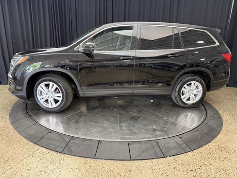 Used 2017 Honda Pilot LX image 4