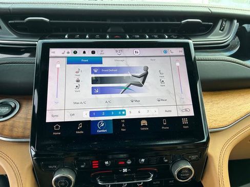 Used 2023 Jeep Grand Cherokee Summit image 12