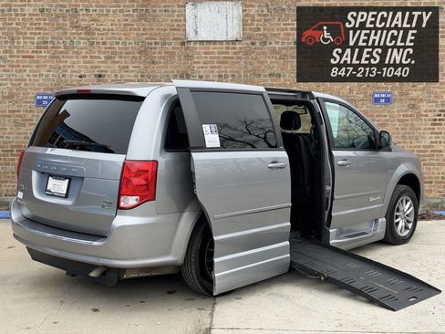 Used 2014 Dodge Grand Caravan R/T image 1