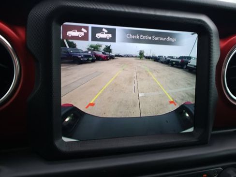 Used 2022 Jeep Gladiator Rubicon w/ Cold Weather Group AWD/4WD image 16