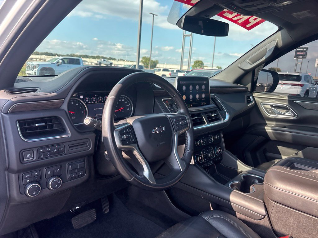 Used 2021 Chevrolet Tahoe Z71 w/ Luxury Package AWD/4WD image 17
