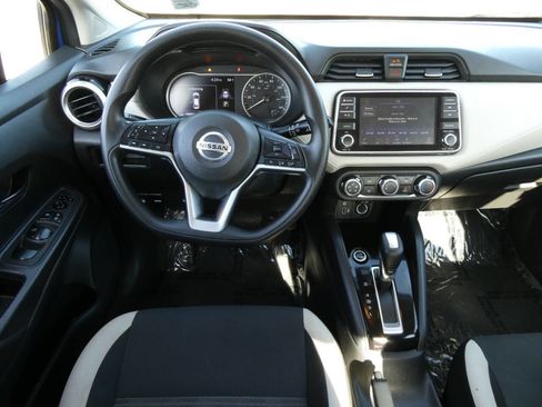Used 2021 Nissan Versa SV image 11